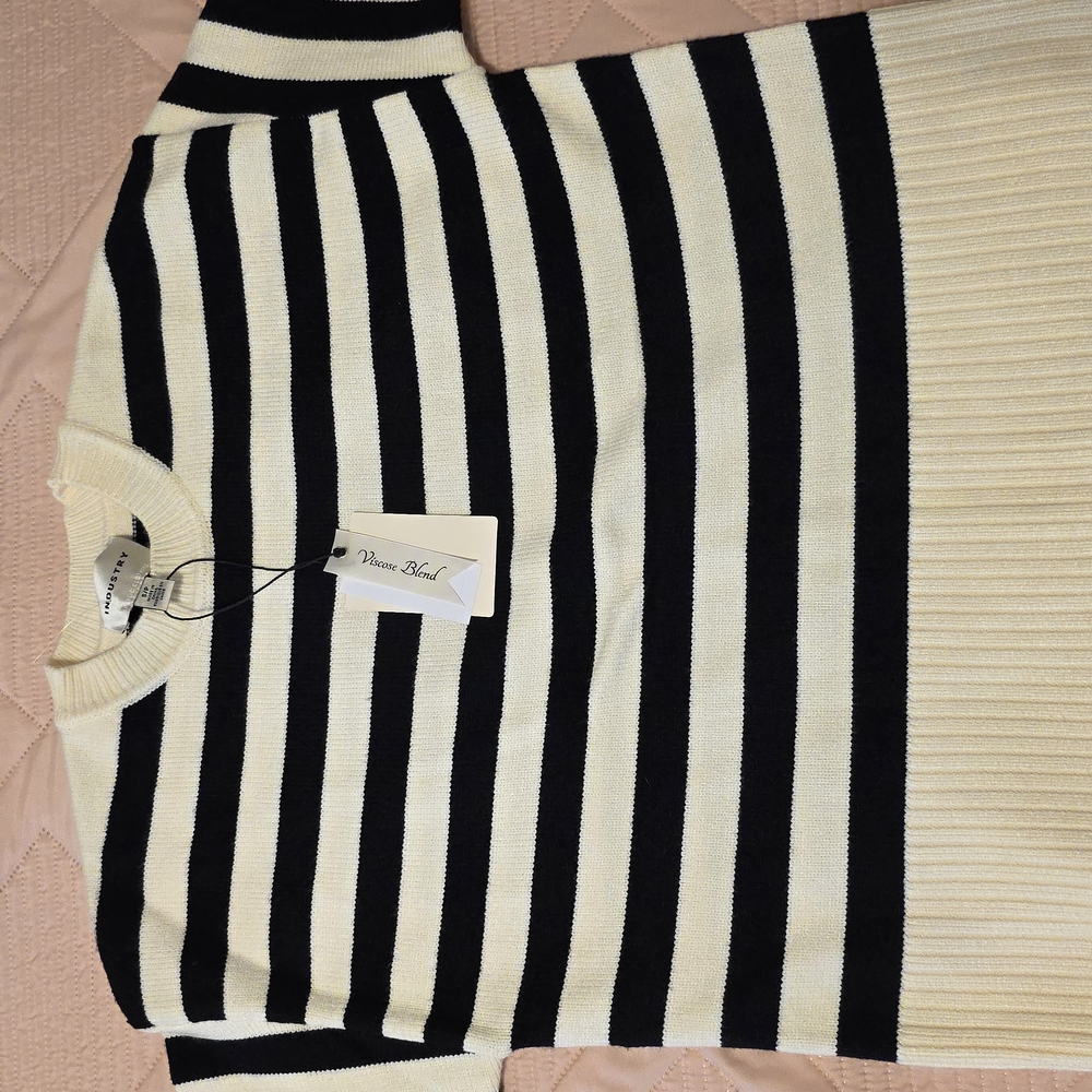 Super Soft Thick Oversized Sweater. Small Size. Viscose Blend.